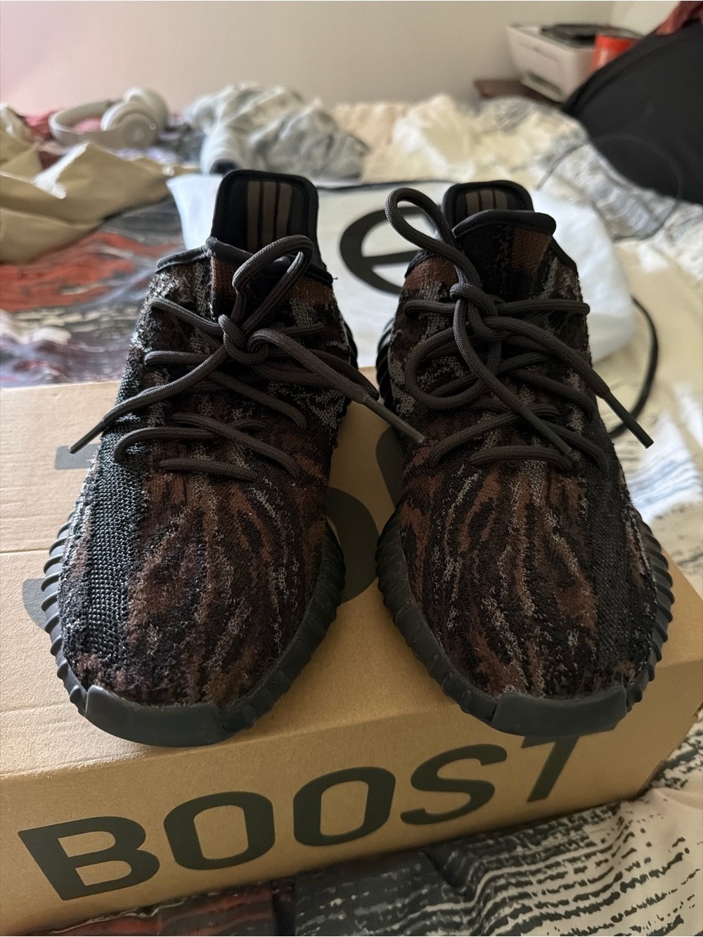 Mens Brown and Black Knit Athletic Shoes